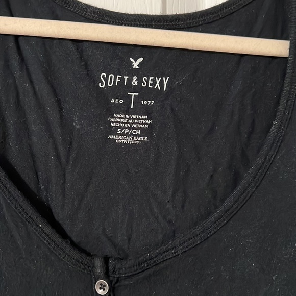 Black short sleeve tee - Picture 2 of 3